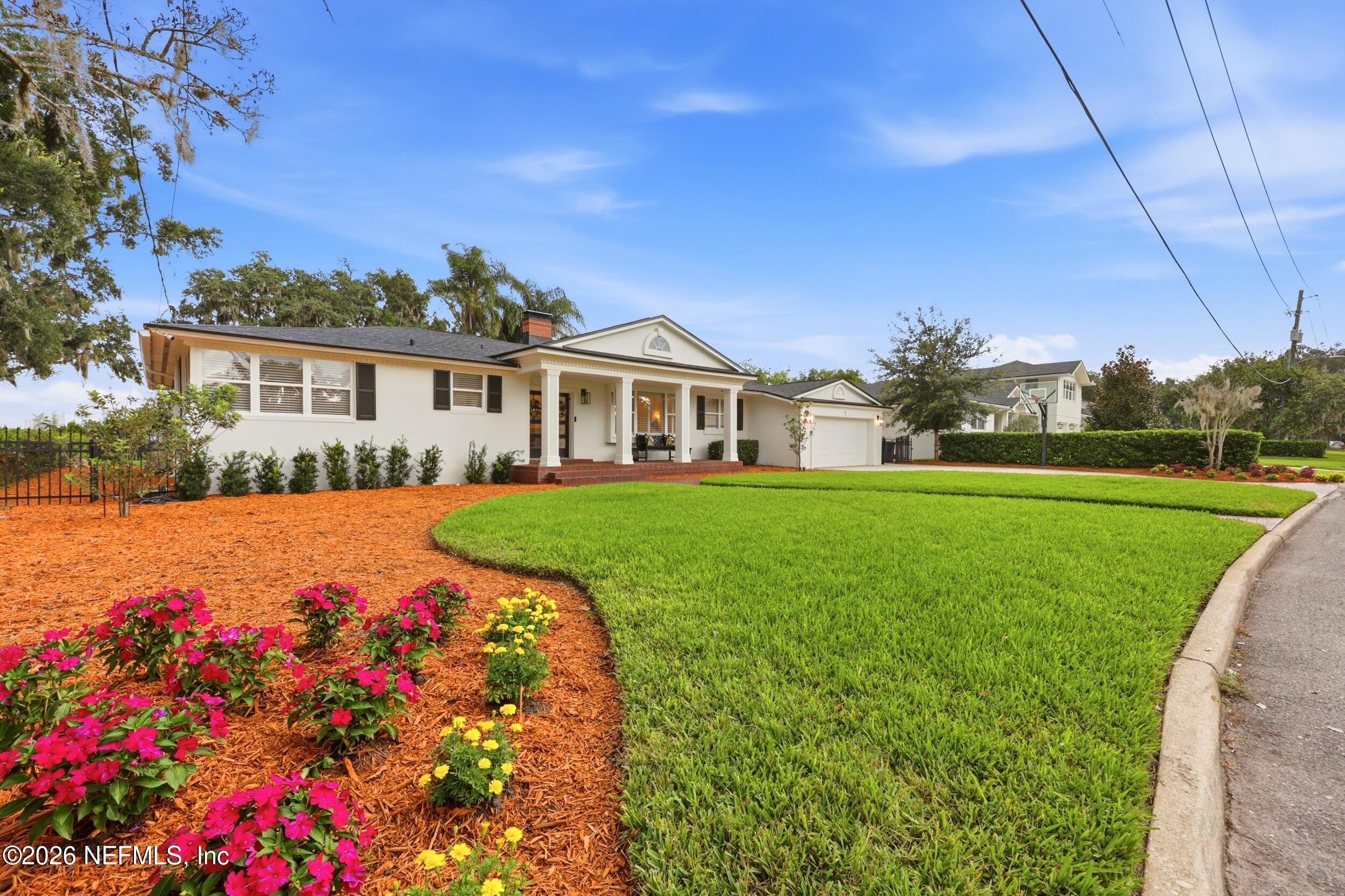 833 WATERMAN Road N
