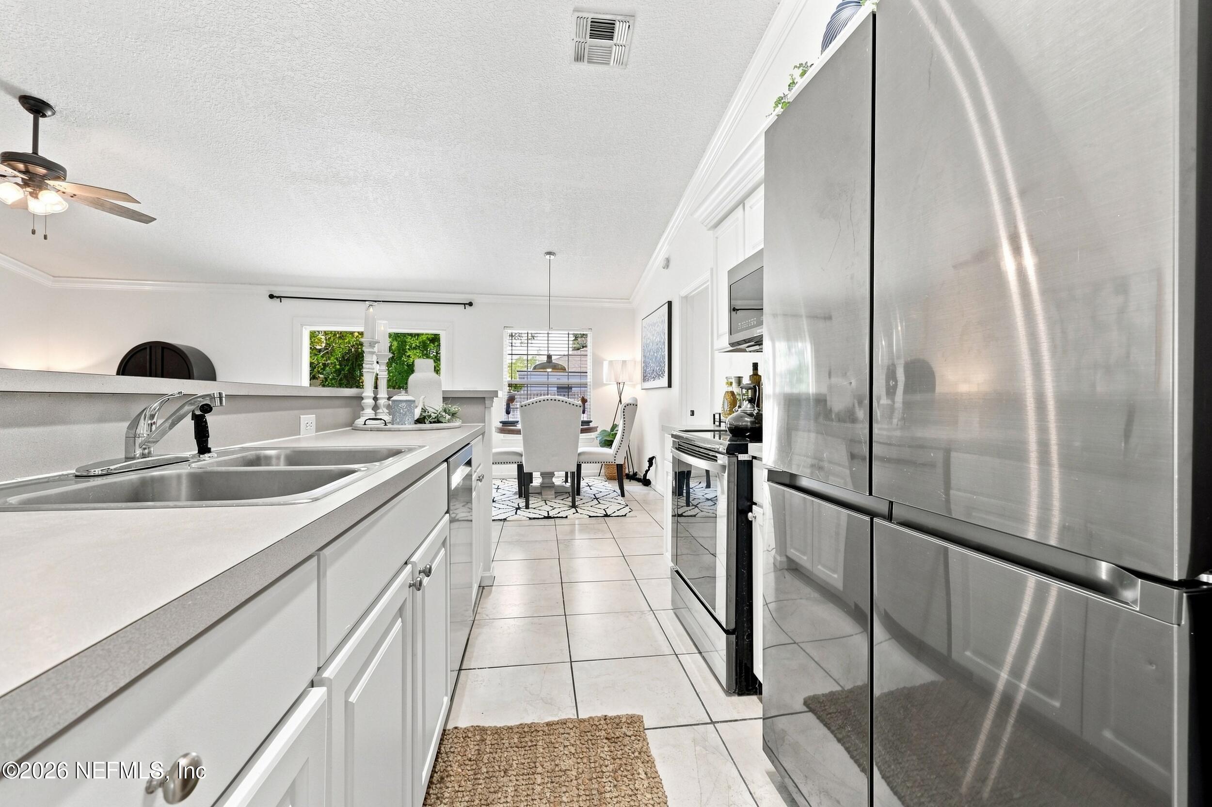 12079 SUNCHASE Drive