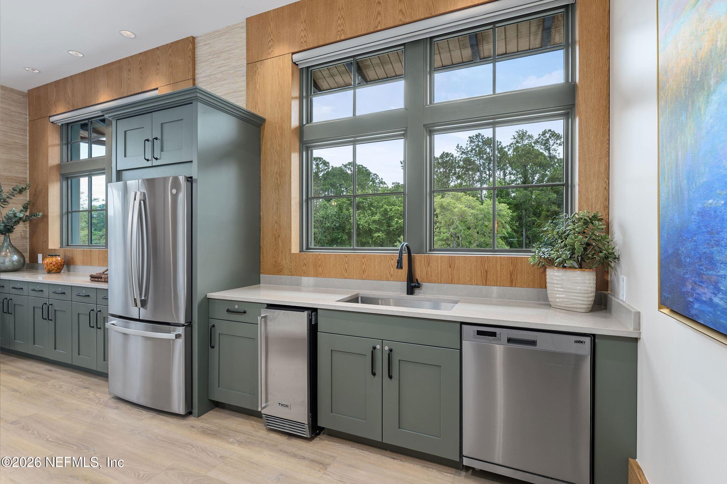 616 E TROPICAL Trace, St. Johns