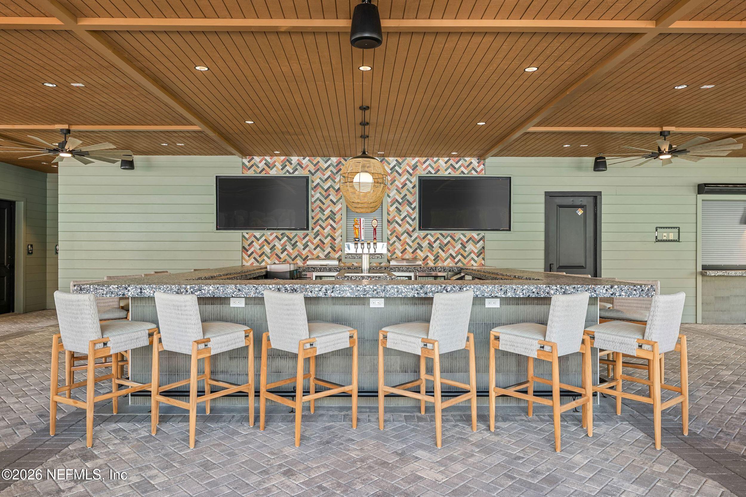 616 E TROPICAL Trace, St. Johns