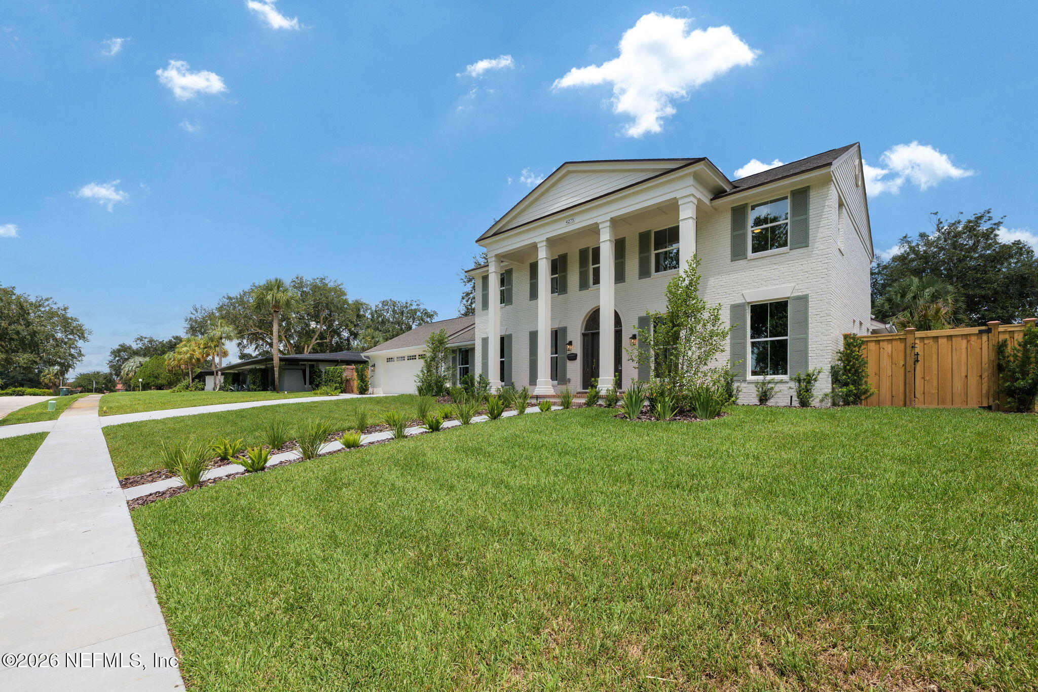 4275 POINT LA VISTA Road W