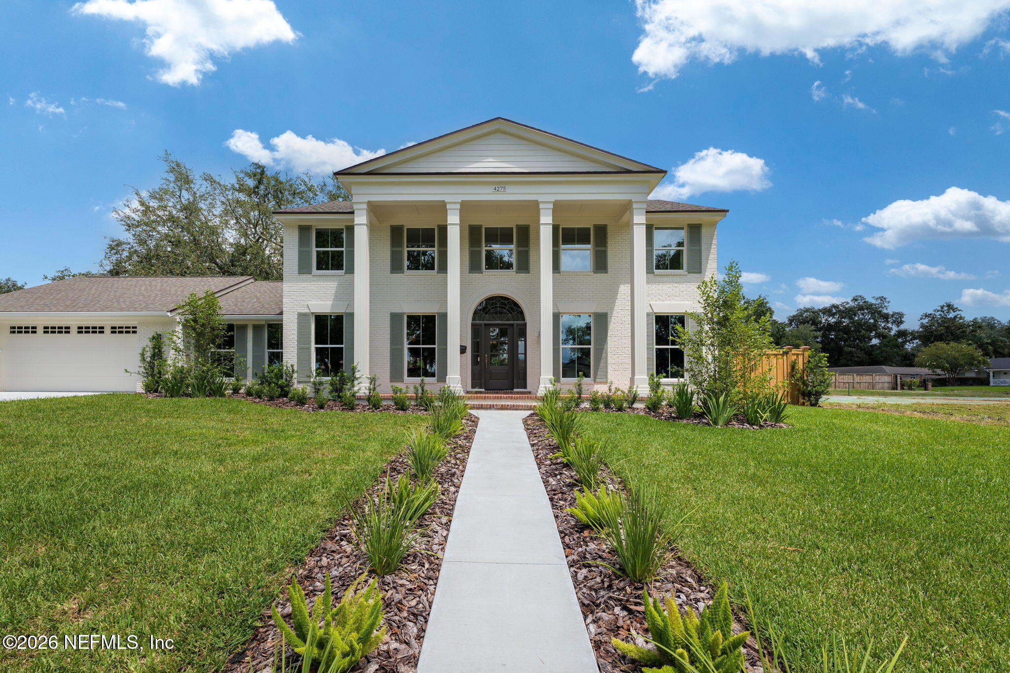 4275 POINT LA VISTA Road W