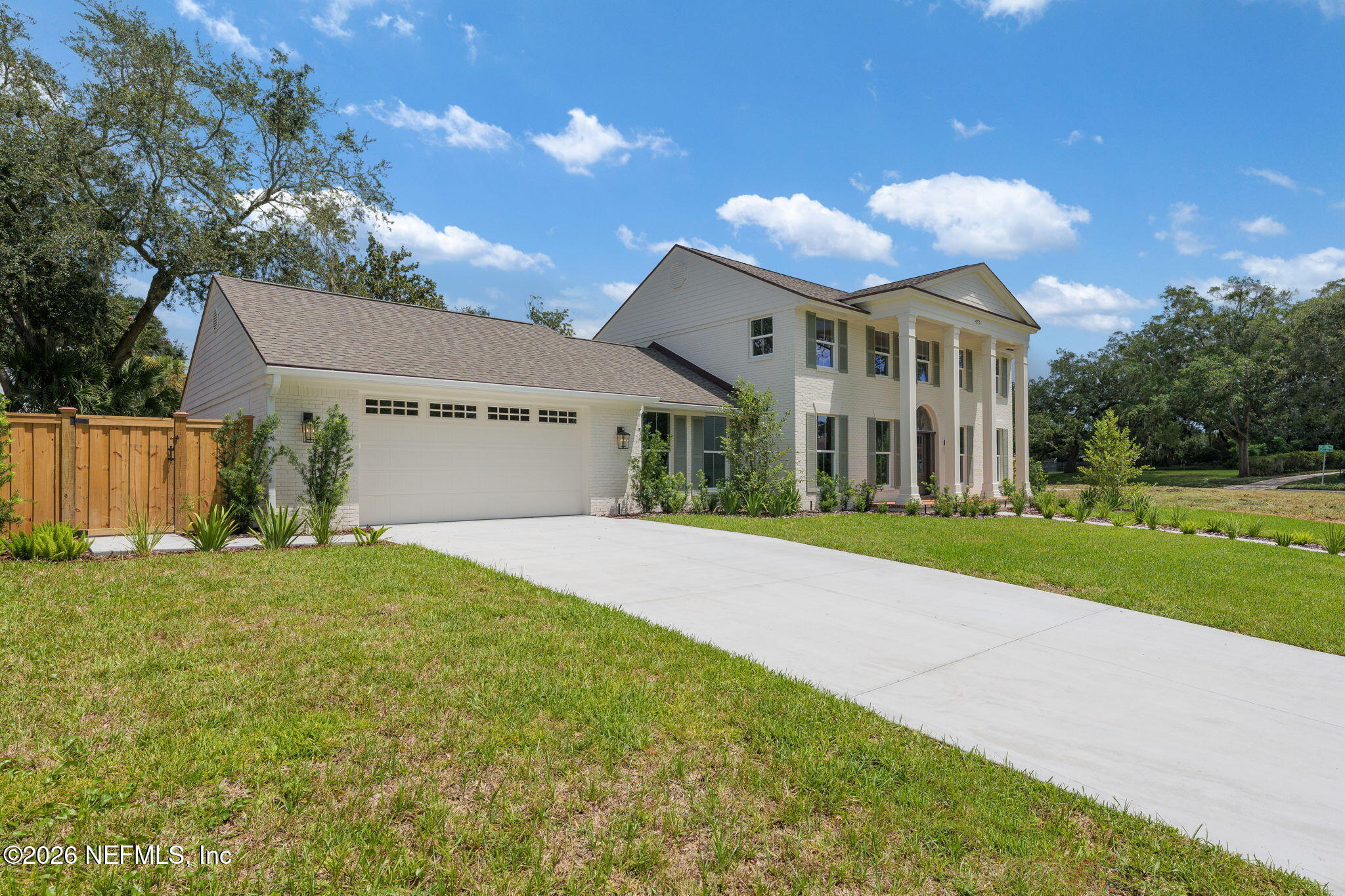 4275 POINT LA VISTA Road W