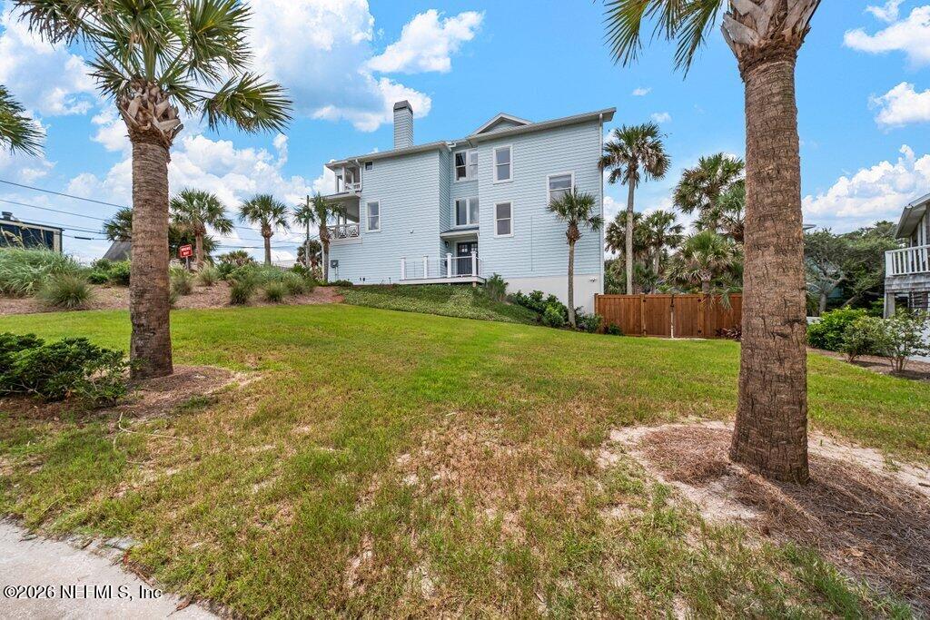 1960 BEACH Avenue