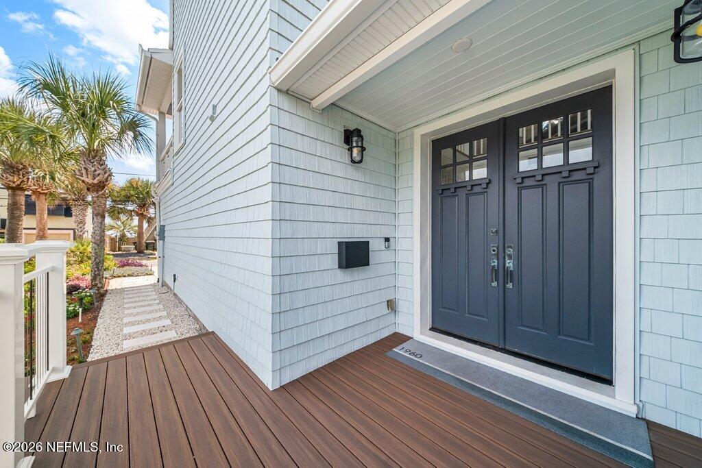 1960 BEACH Avenue