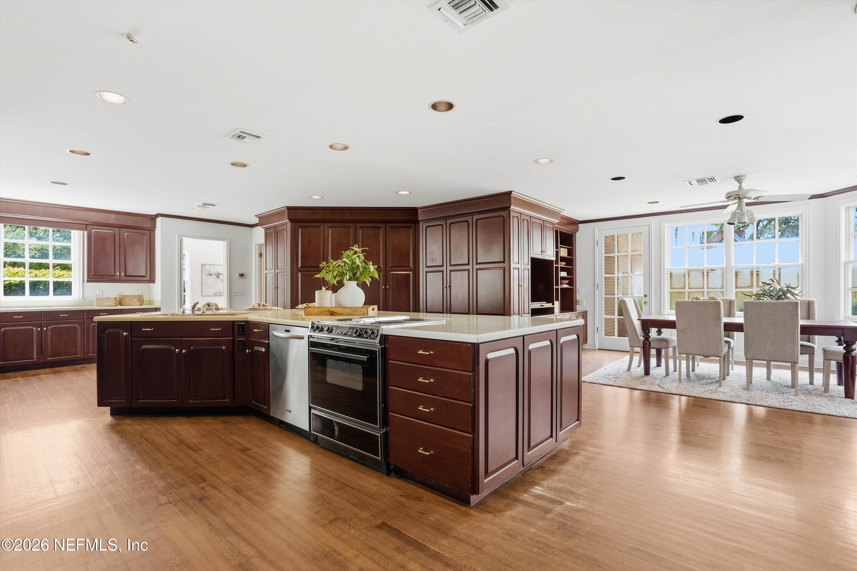 959 MAPLE Lane