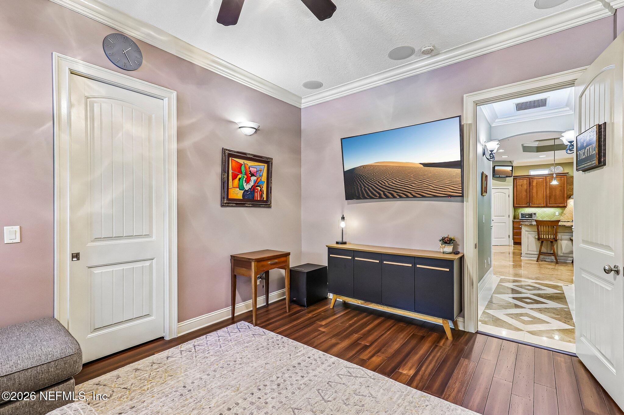 4002 LA VISTA Circle