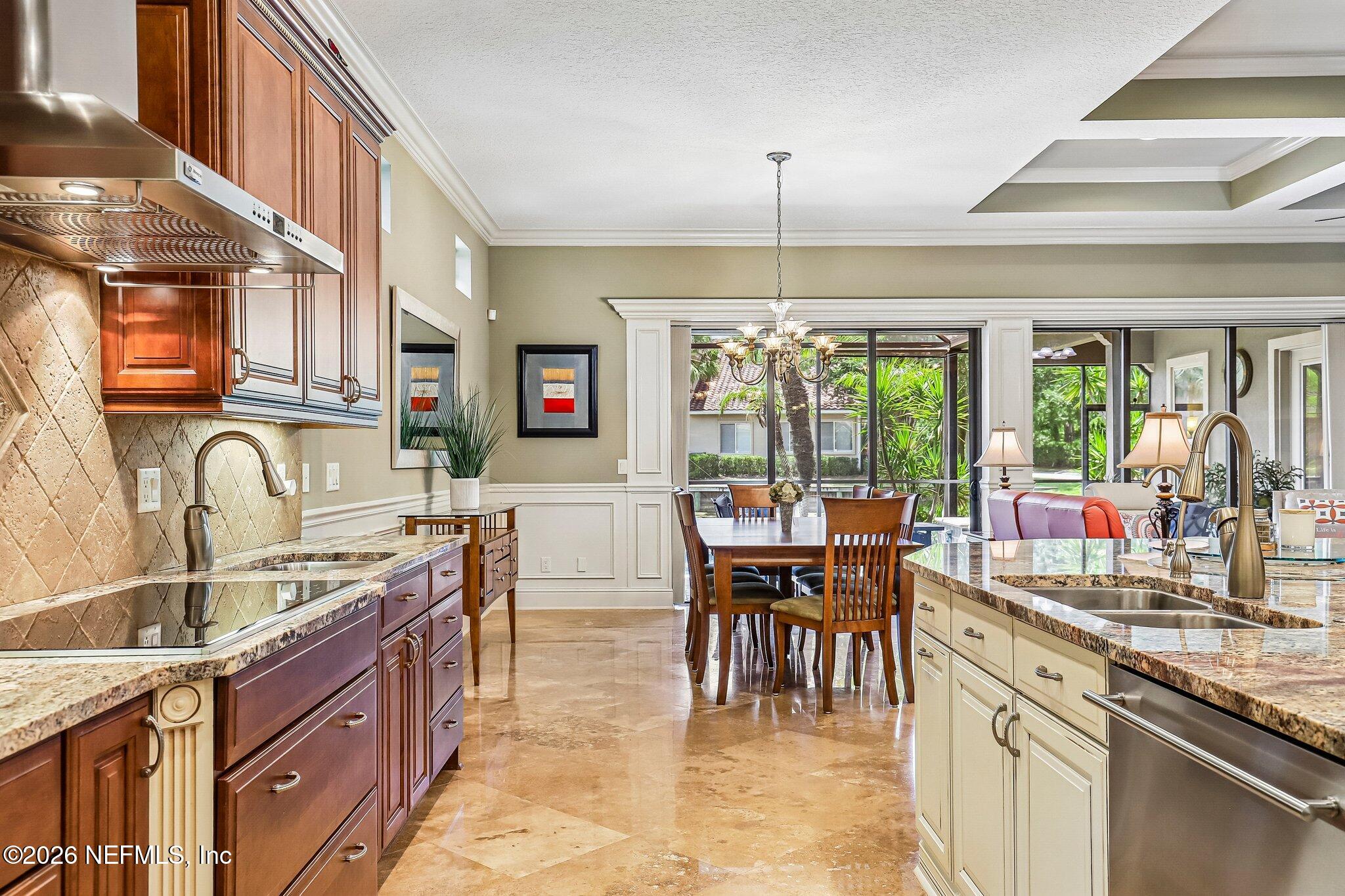 4002 LA VISTA Circle