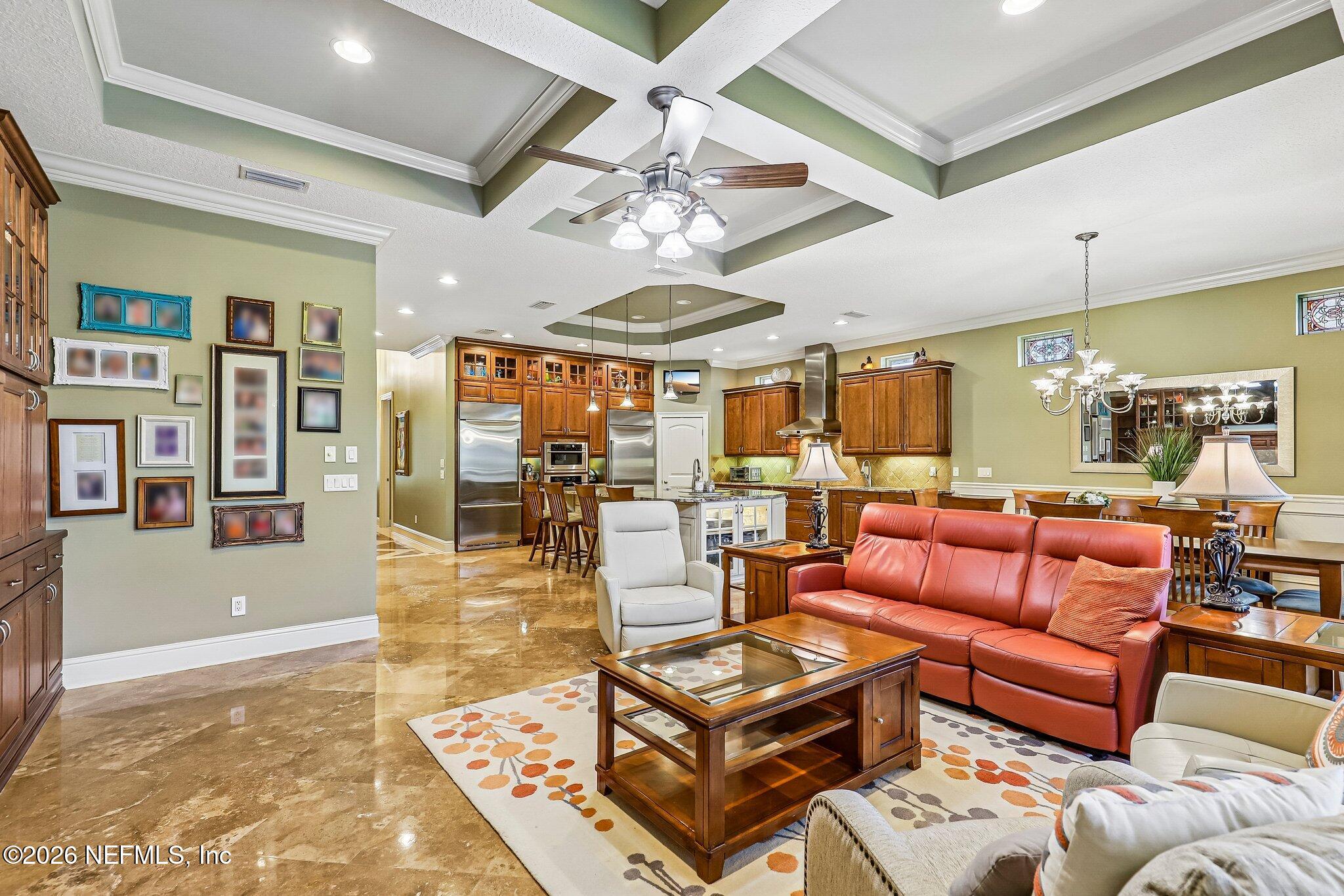 4002 LA VISTA Circle