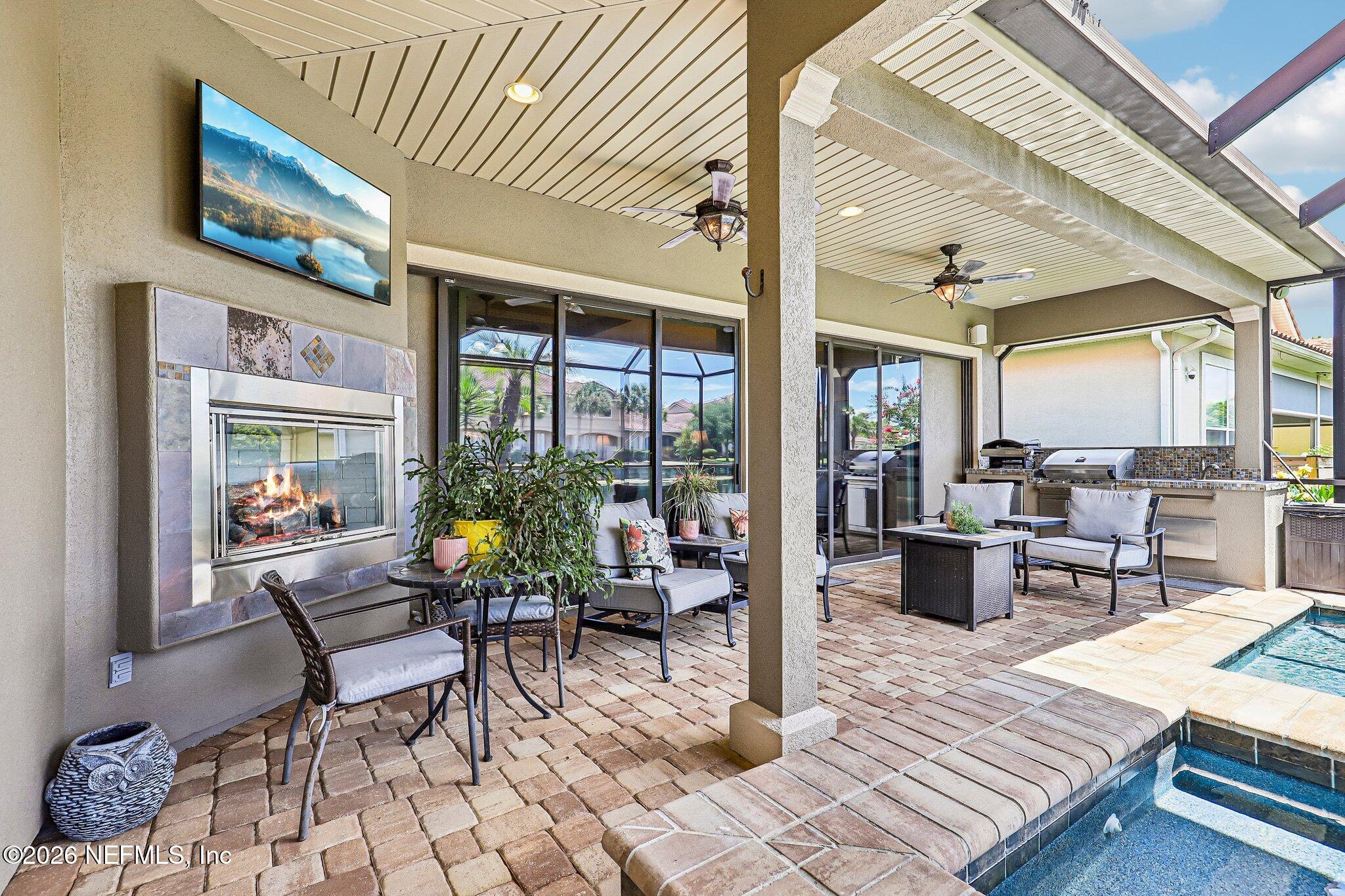 4002 LA VISTA Circle