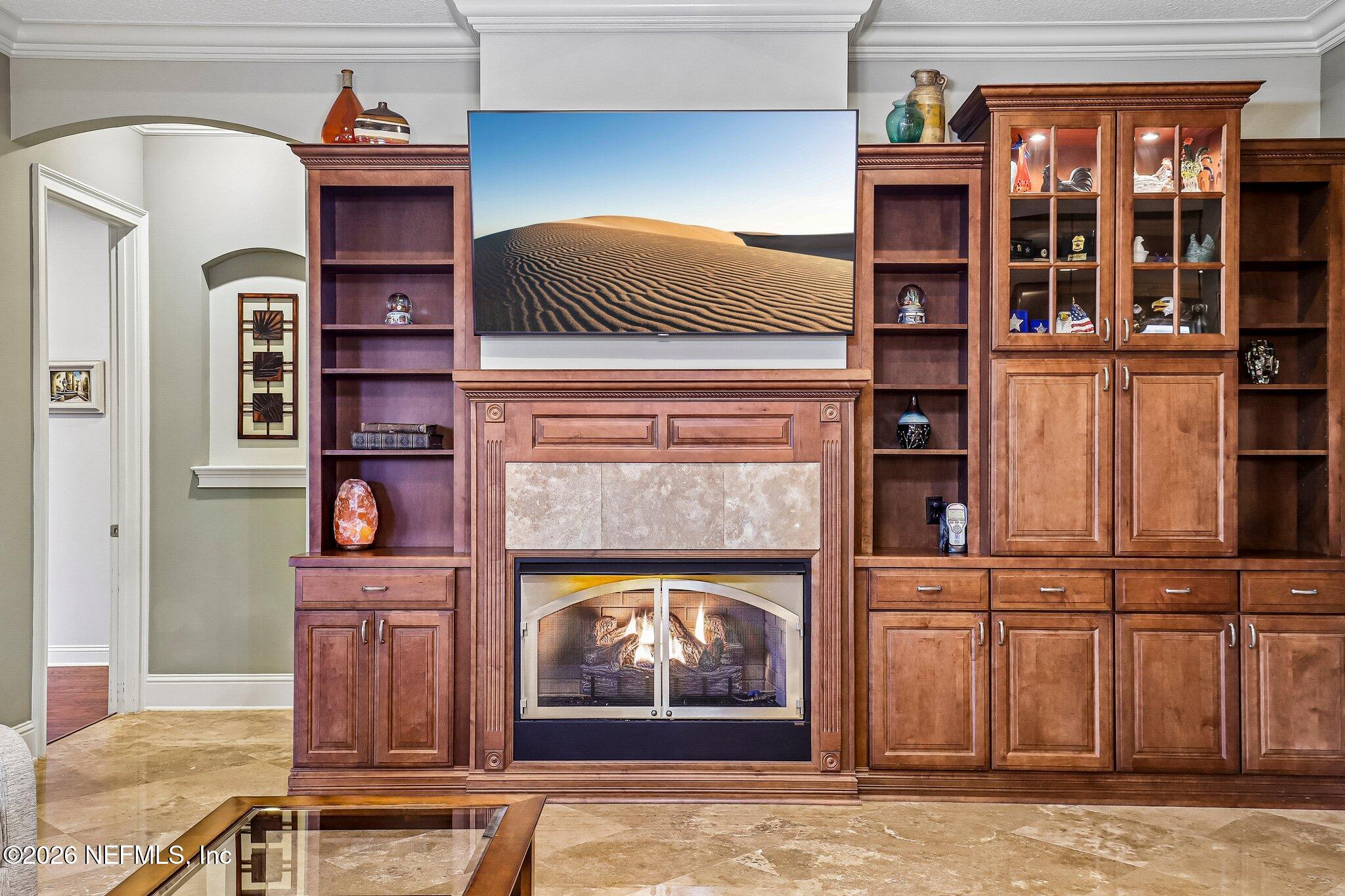 4002 LA VISTA Circle
