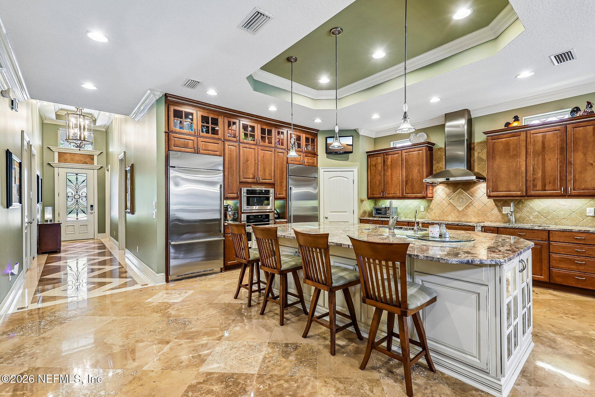 4002 LA VISTA Circle