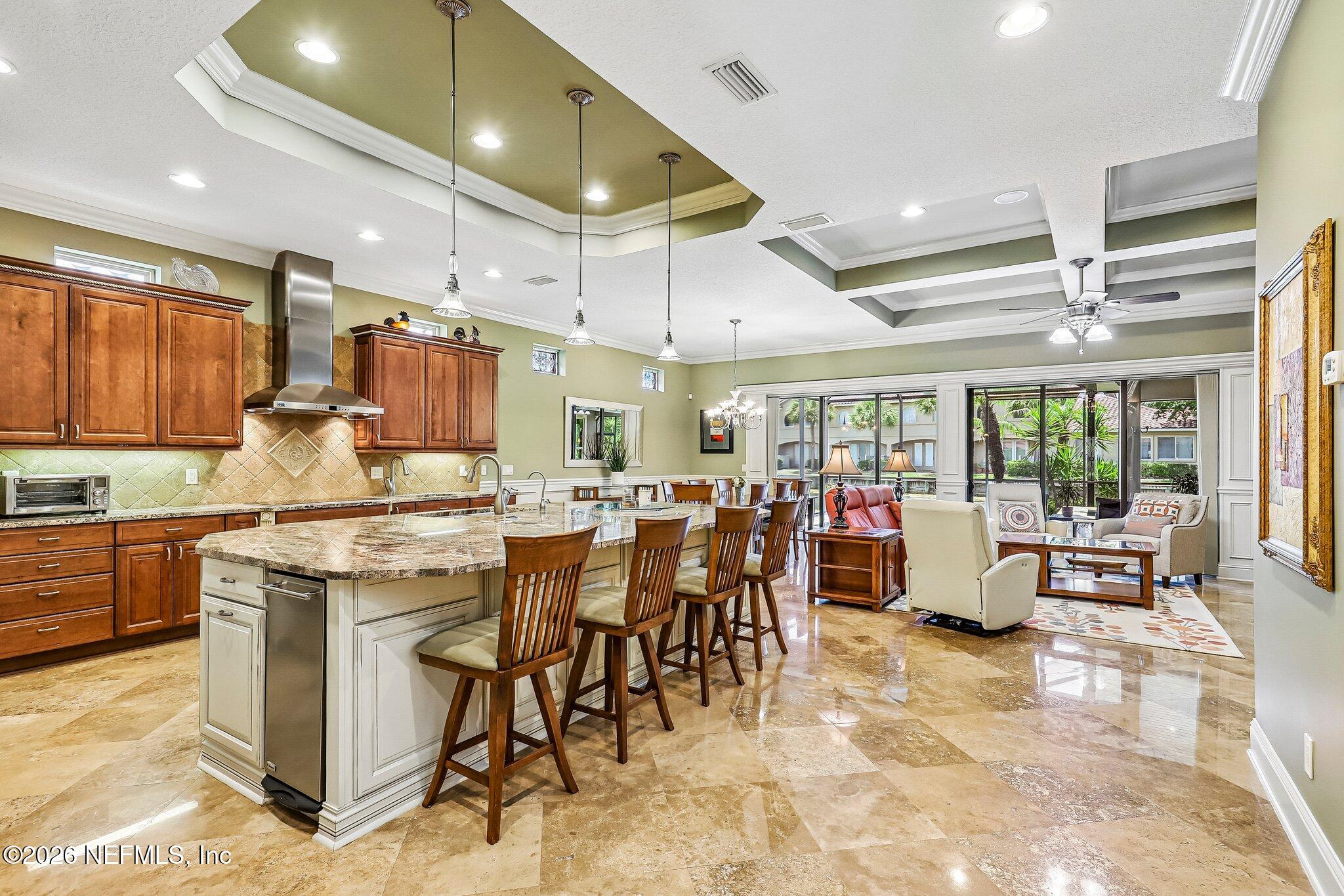 4002 LA VISTA Circle