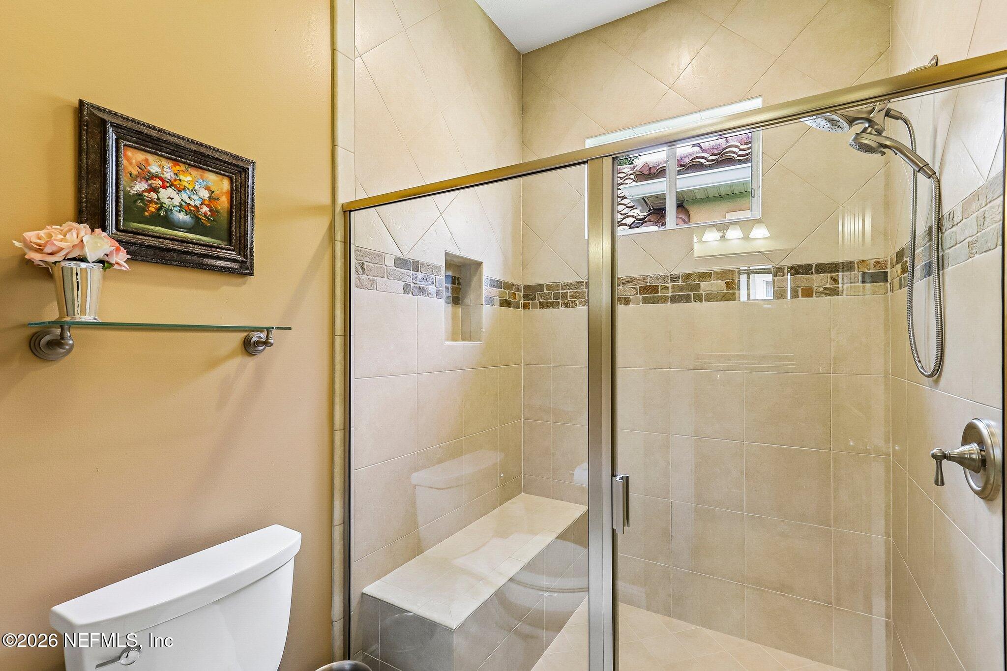 4002 LA VISTA Circle