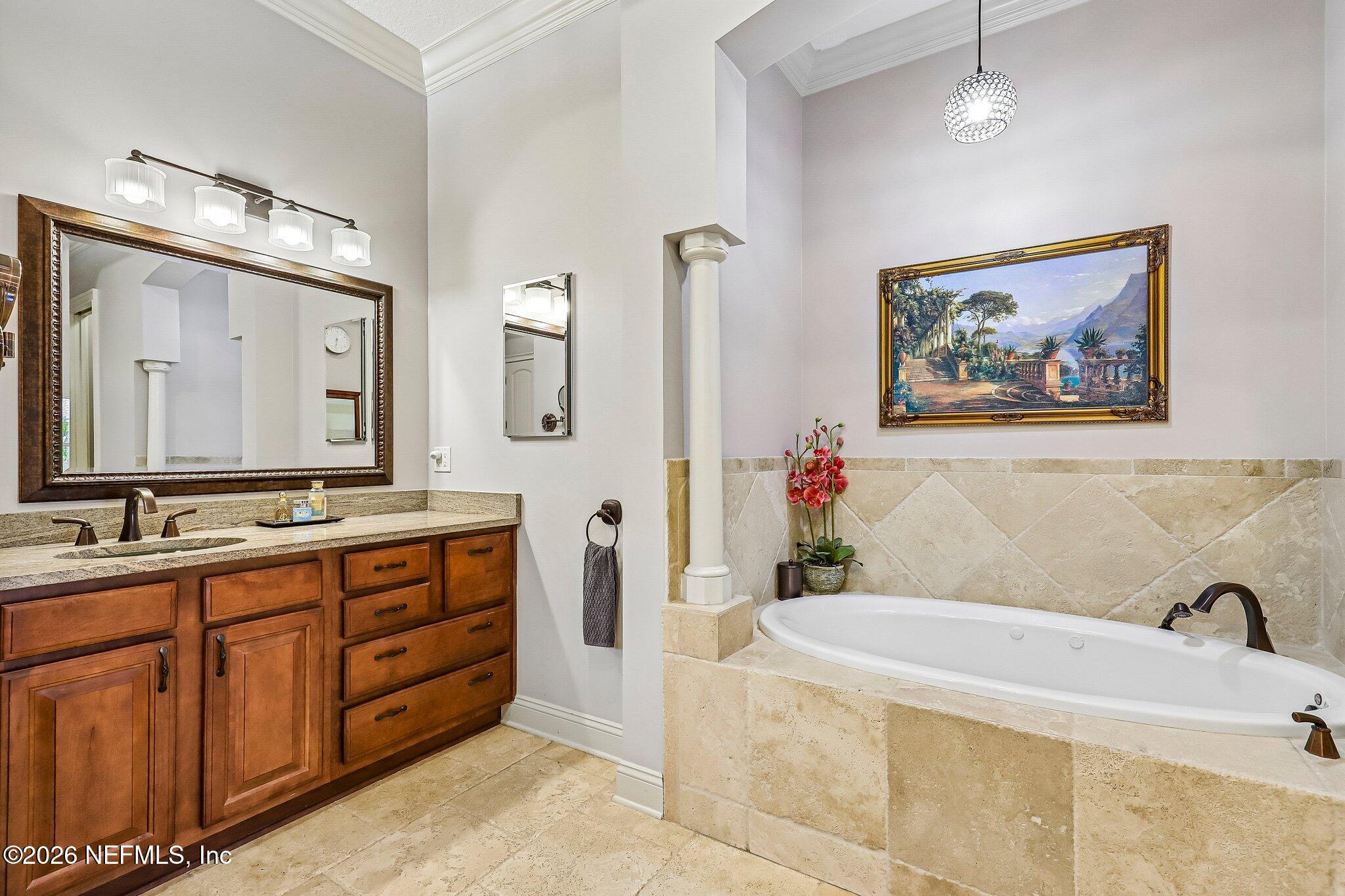 4002 LA VISTA Circle