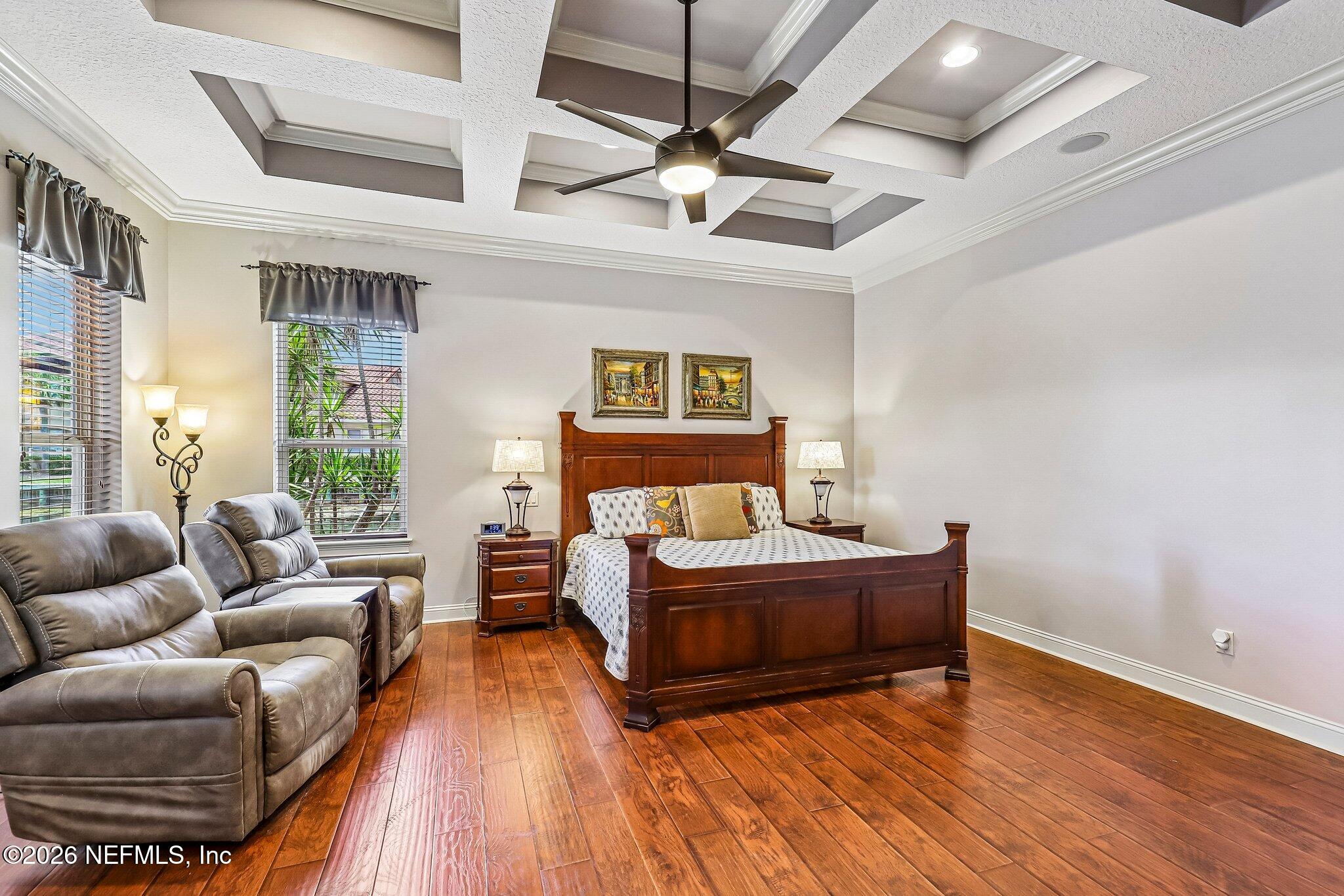4002 LA VISTA Circle