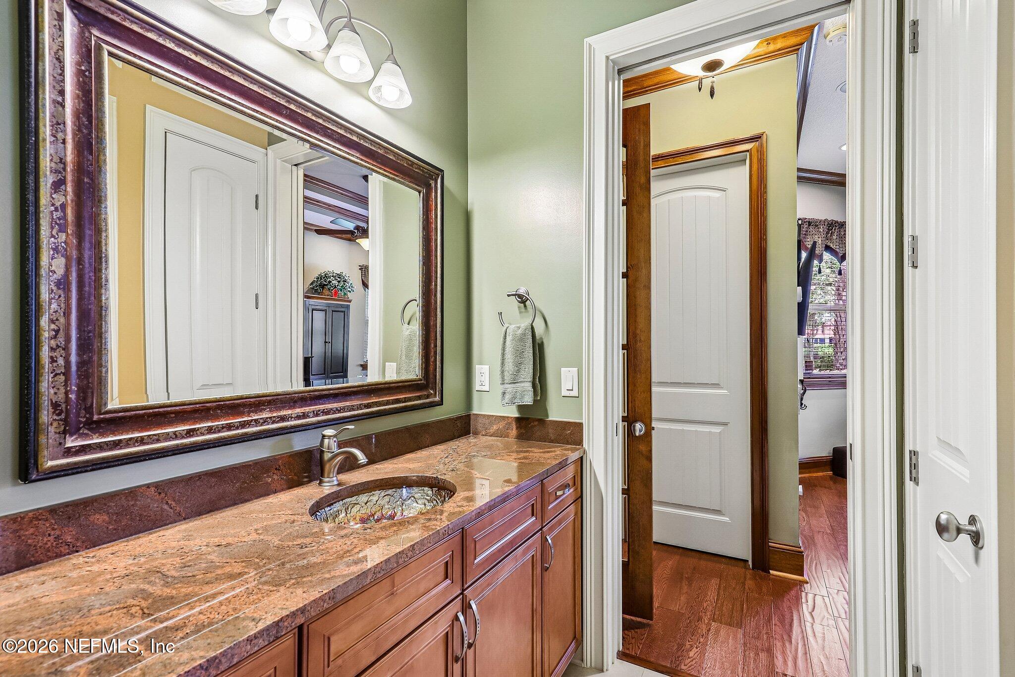 4002 LA VISTA Circle