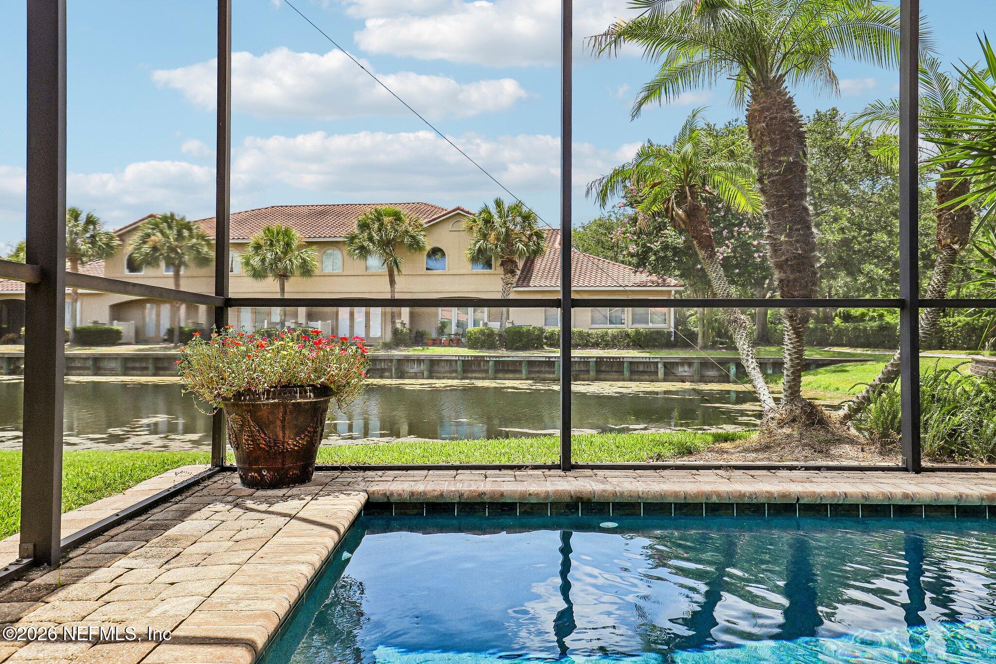 4002 LA VISTA Circle