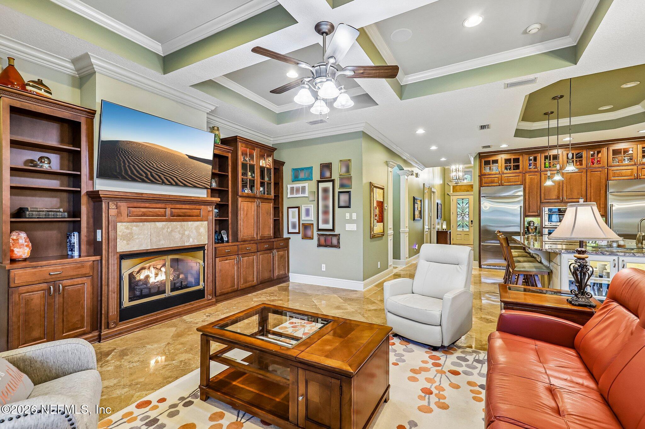 4002 LA VISTA Circle