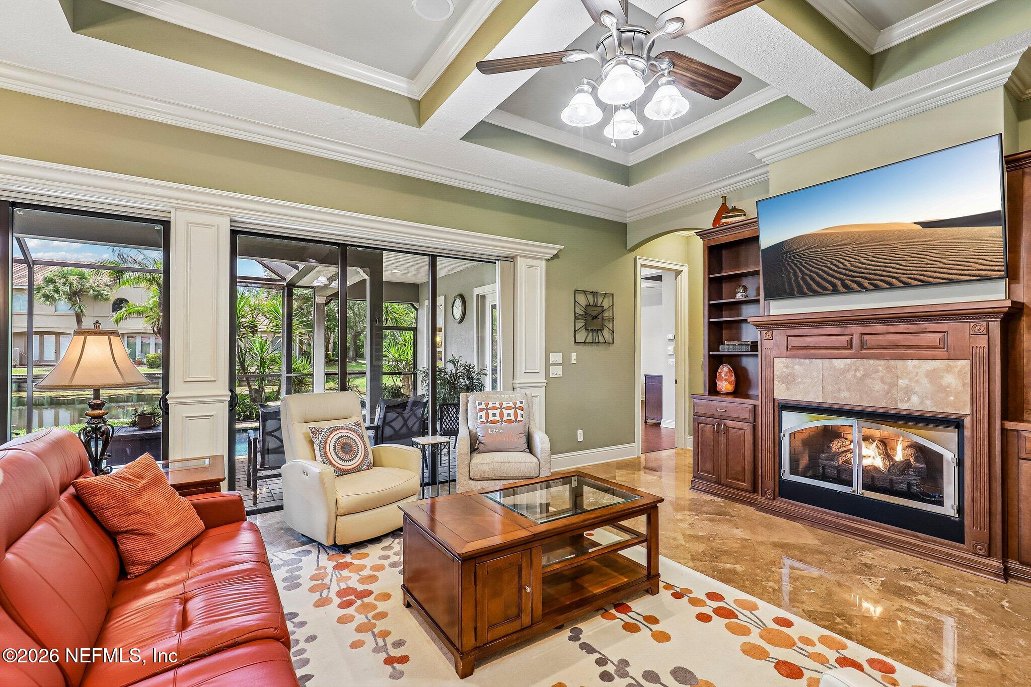 4002 LA VISTA Circle
