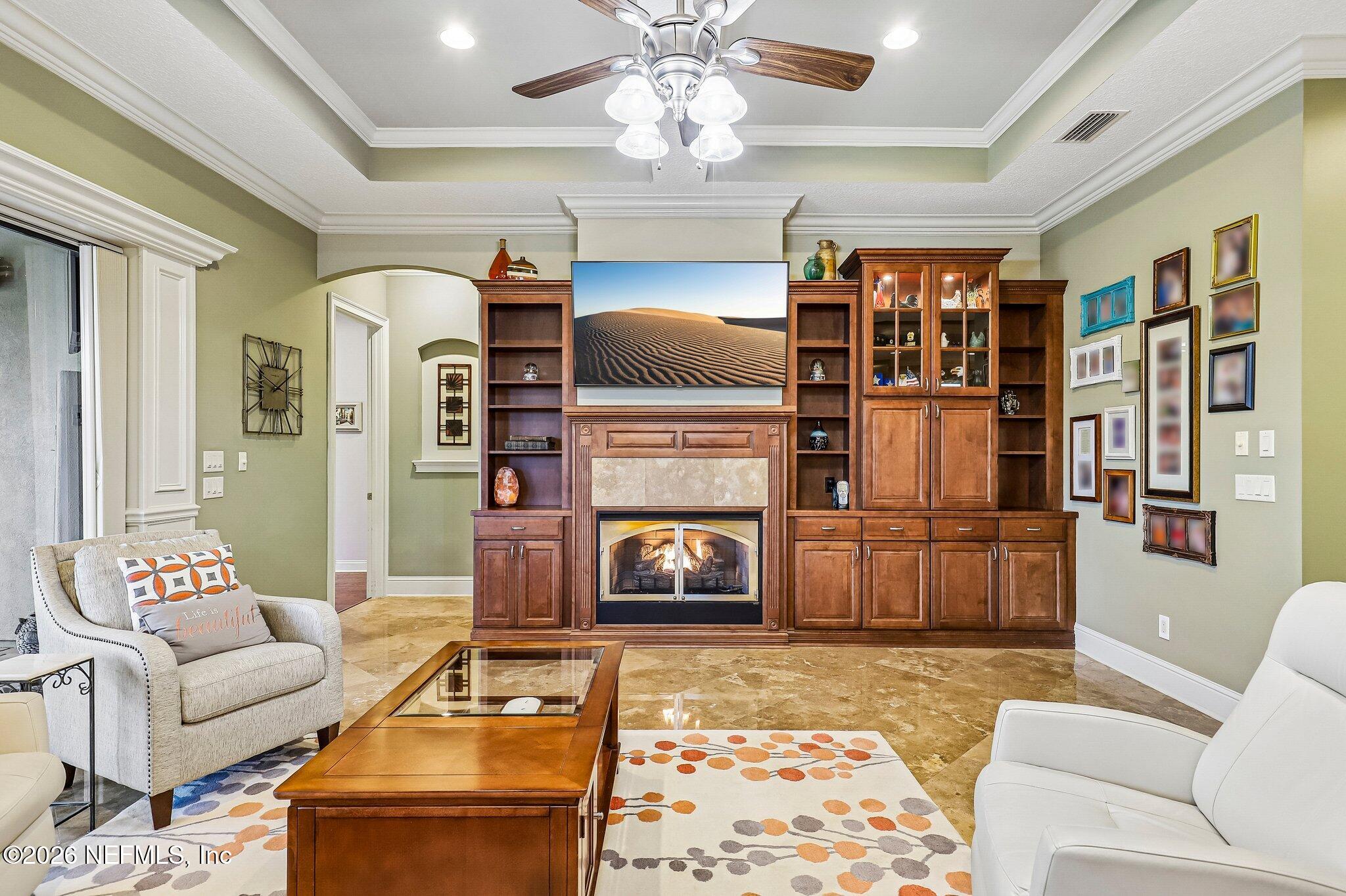 4002 LA VISTA Circle