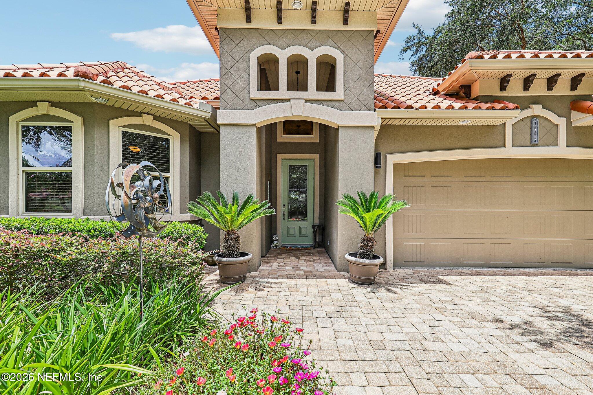 4002 LA VISTA Circle