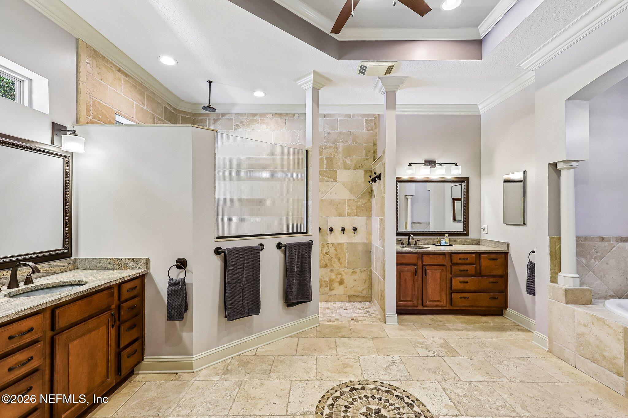 4002 LA VISTA Circle