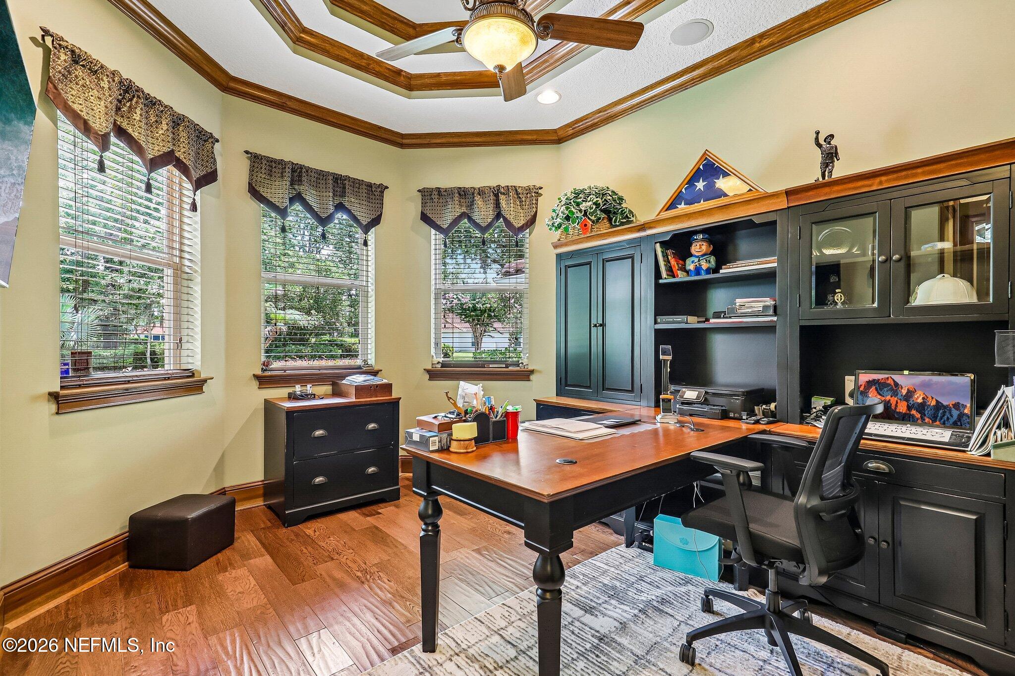 4002 LA VISTA Circle