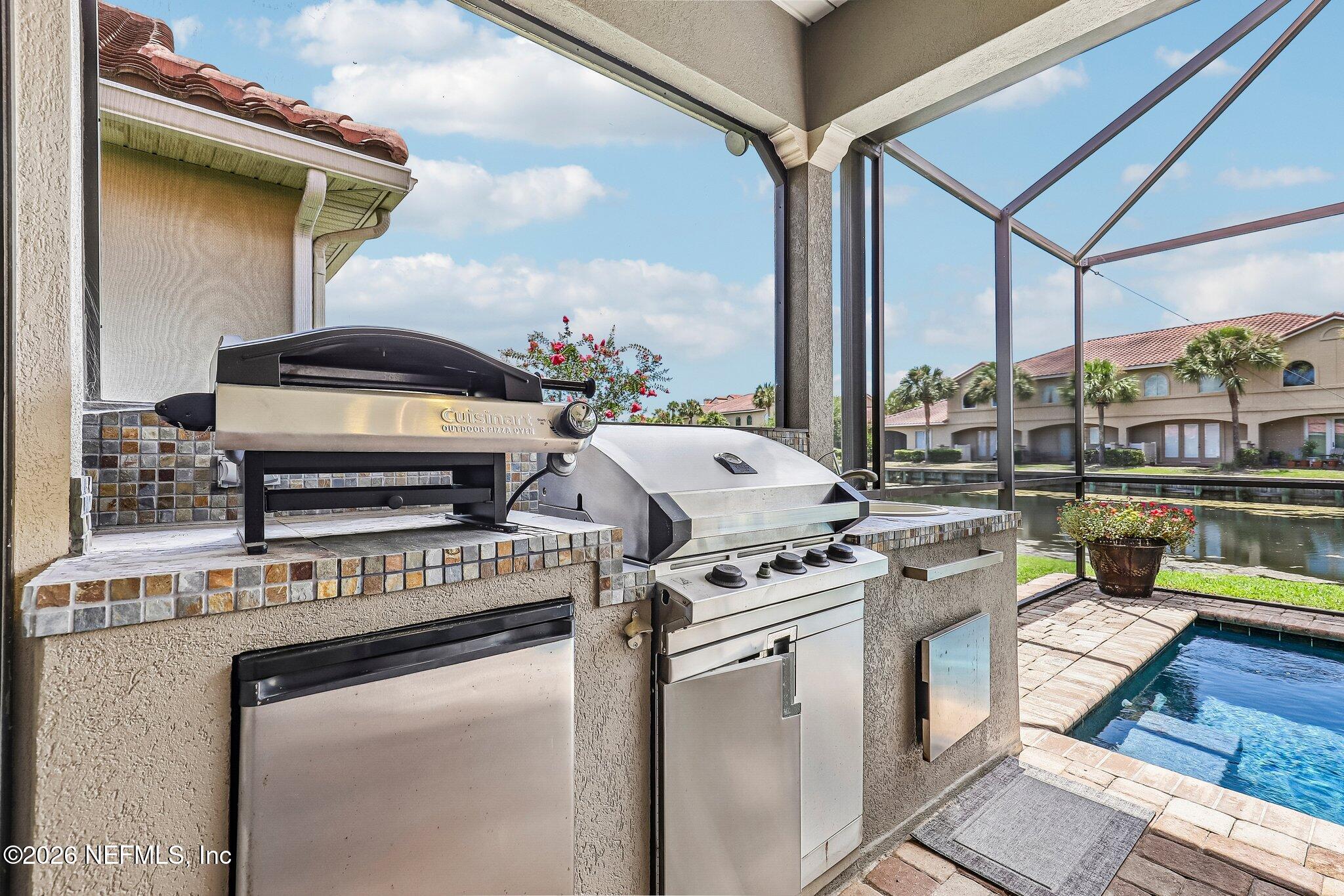 4002 LA VISTA Circle