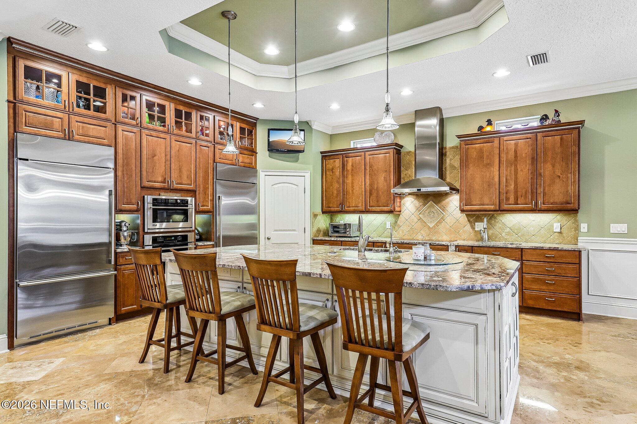 4002 LA VISTA Circle