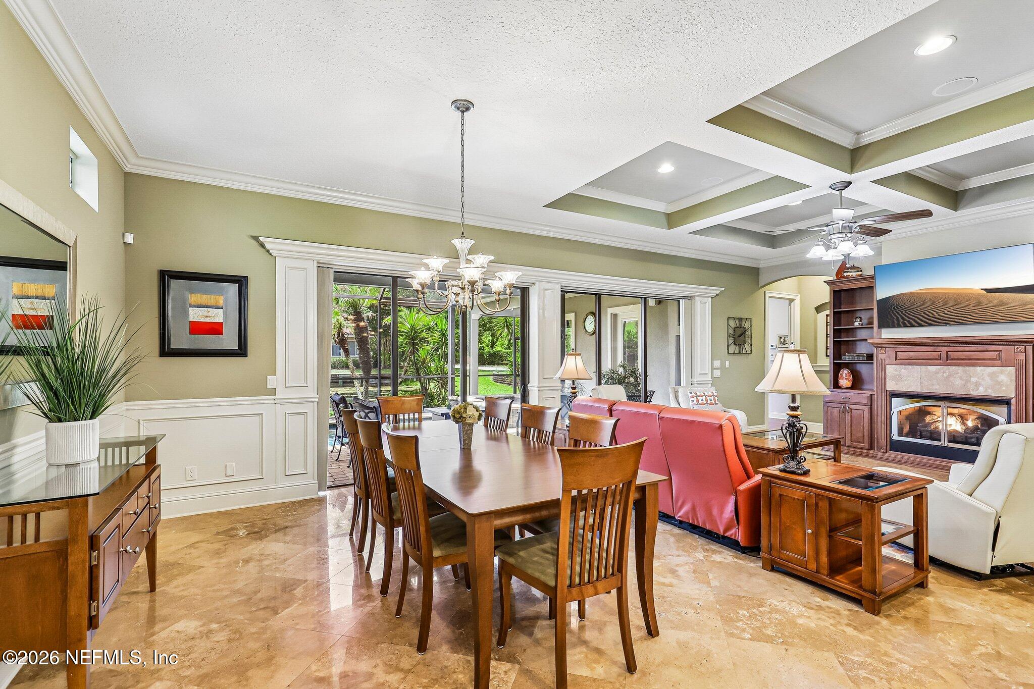 4002 LA VISTA Circle