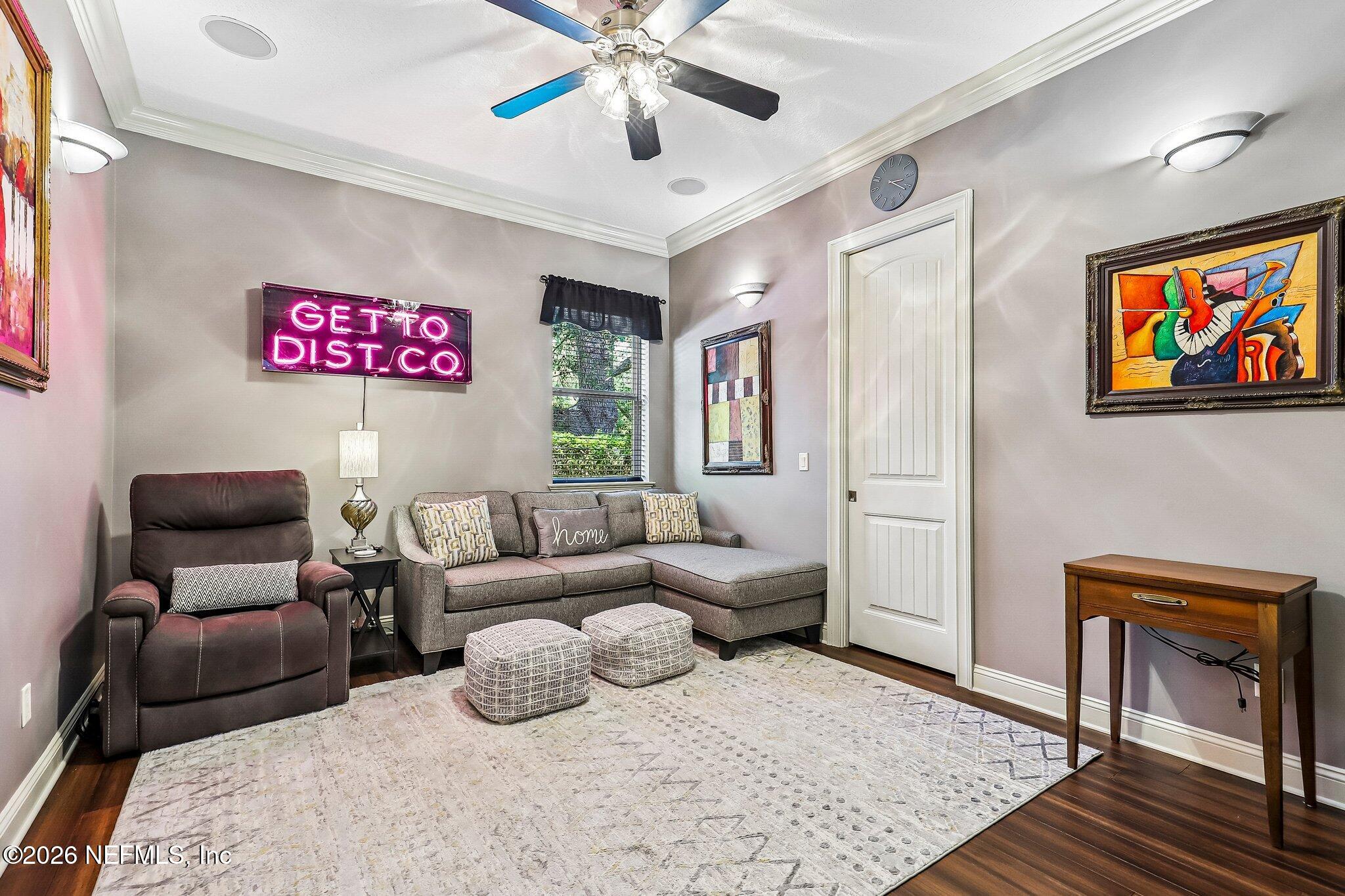 4002 LA VISTA Circle