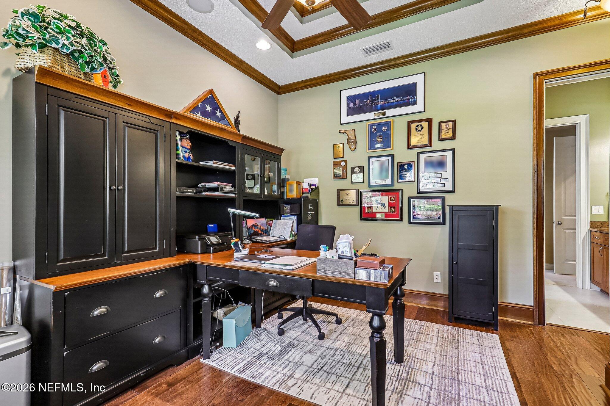 4002 LA VISTA Circle