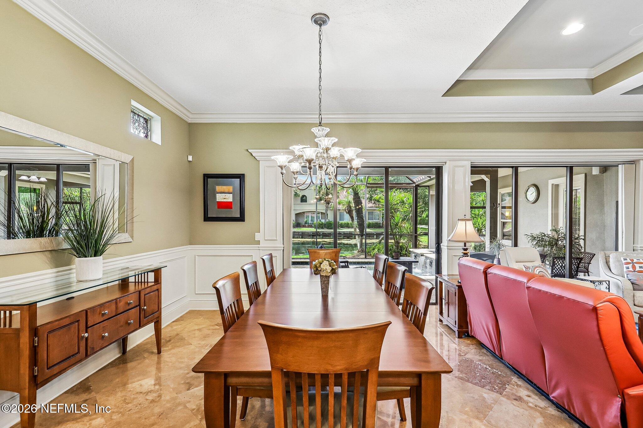 4002 LA VISTA Circle