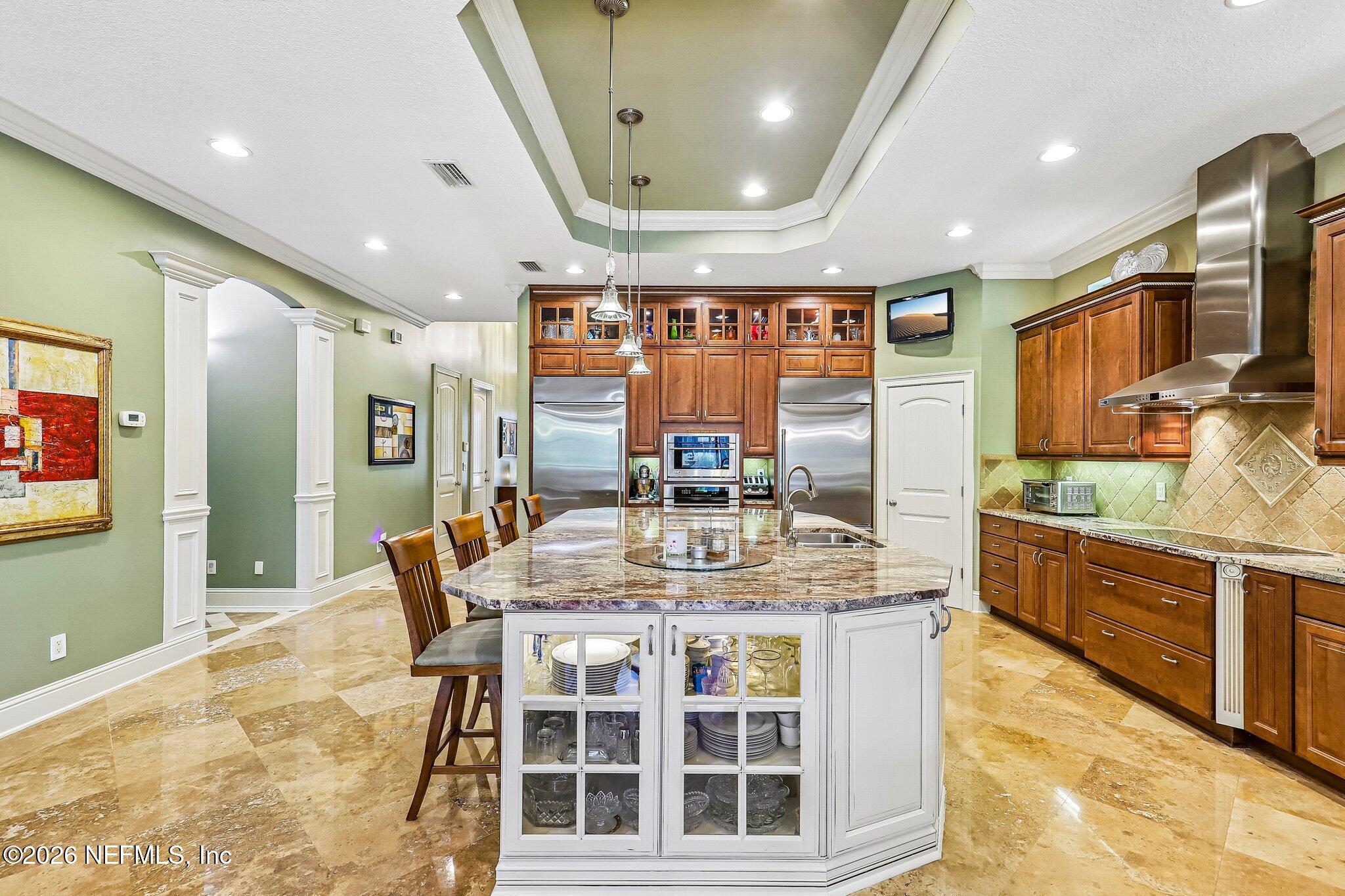 4002 LA VISTA Circle
