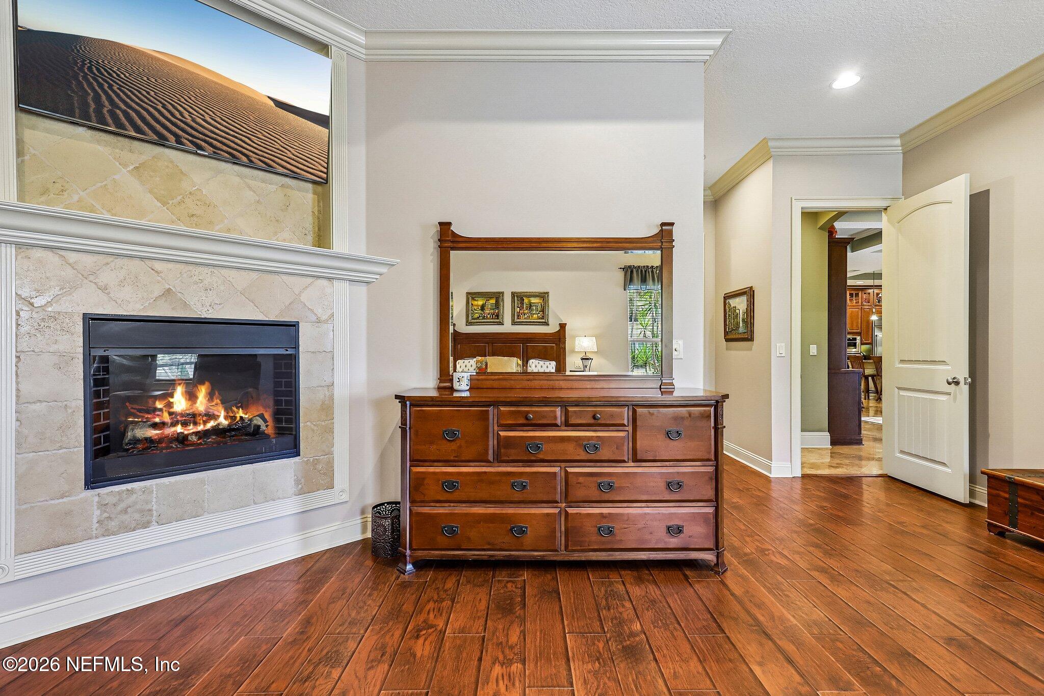 4002 LA VISTA Circle