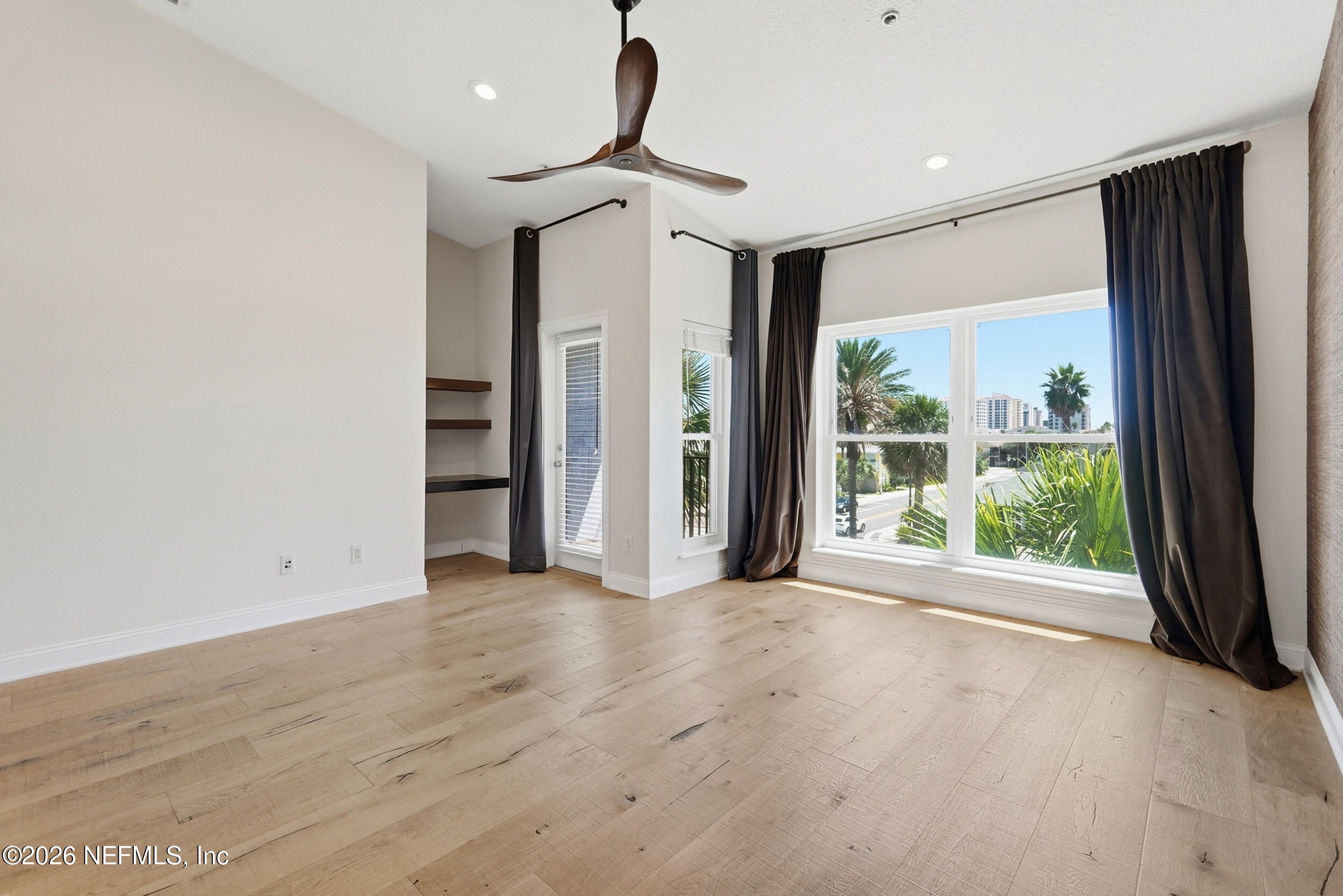 310 2ND Street S 4