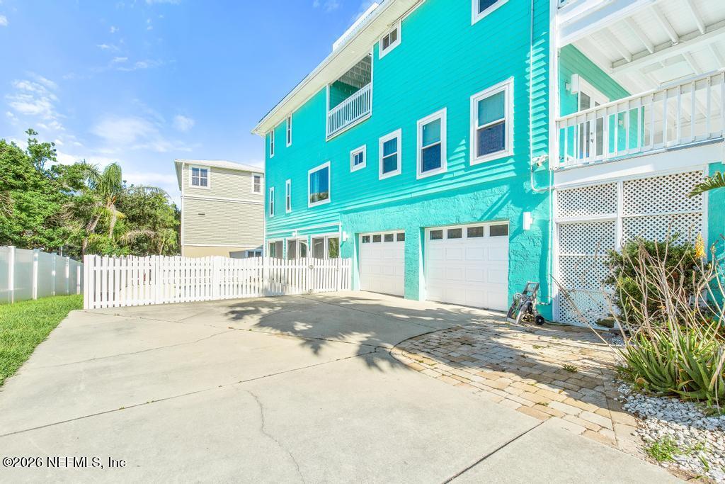 209 GULL Circle
