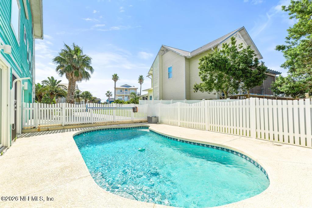 209 GULL Circle