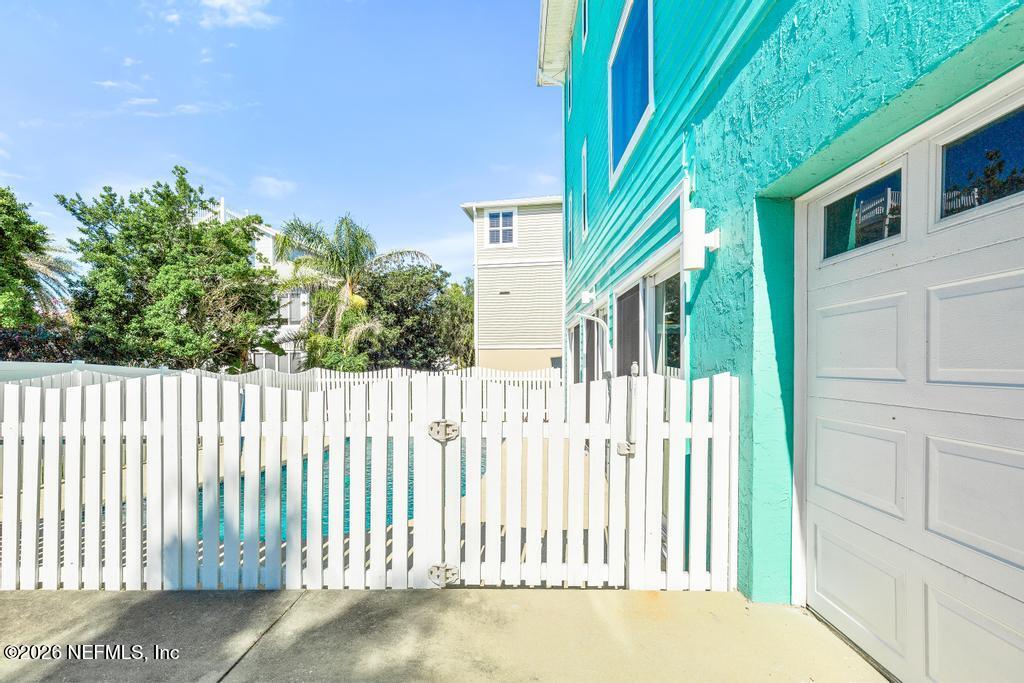 209 GULL Circle