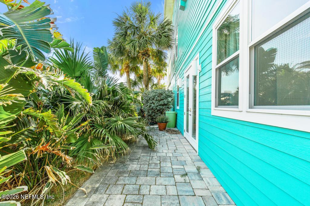 209 GULL Circle
