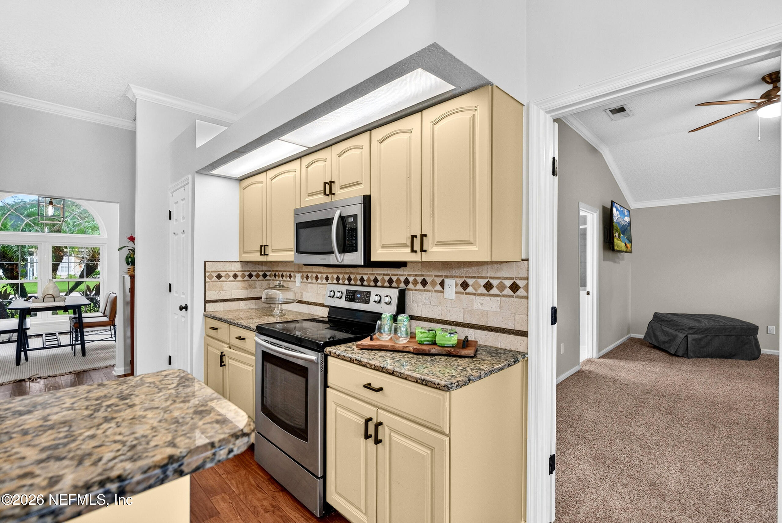 384 MAPLEWOOD Drive, St. Johns