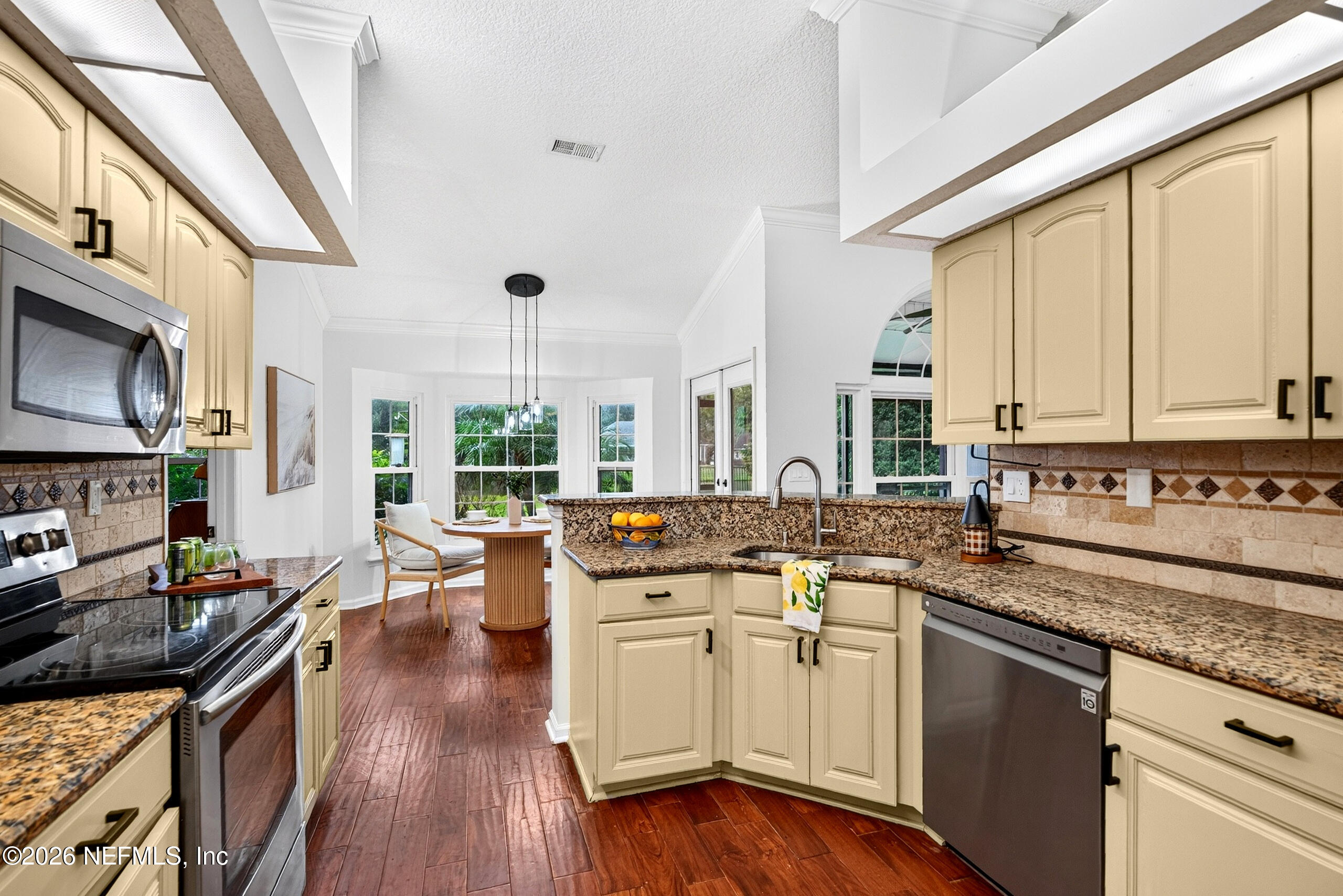 384 MAPLEWOOD Drive, St. Johns