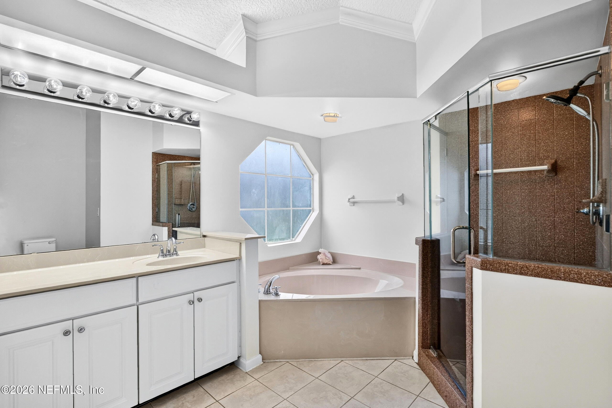 384 MAPLEWOOD Drive, St. Johns