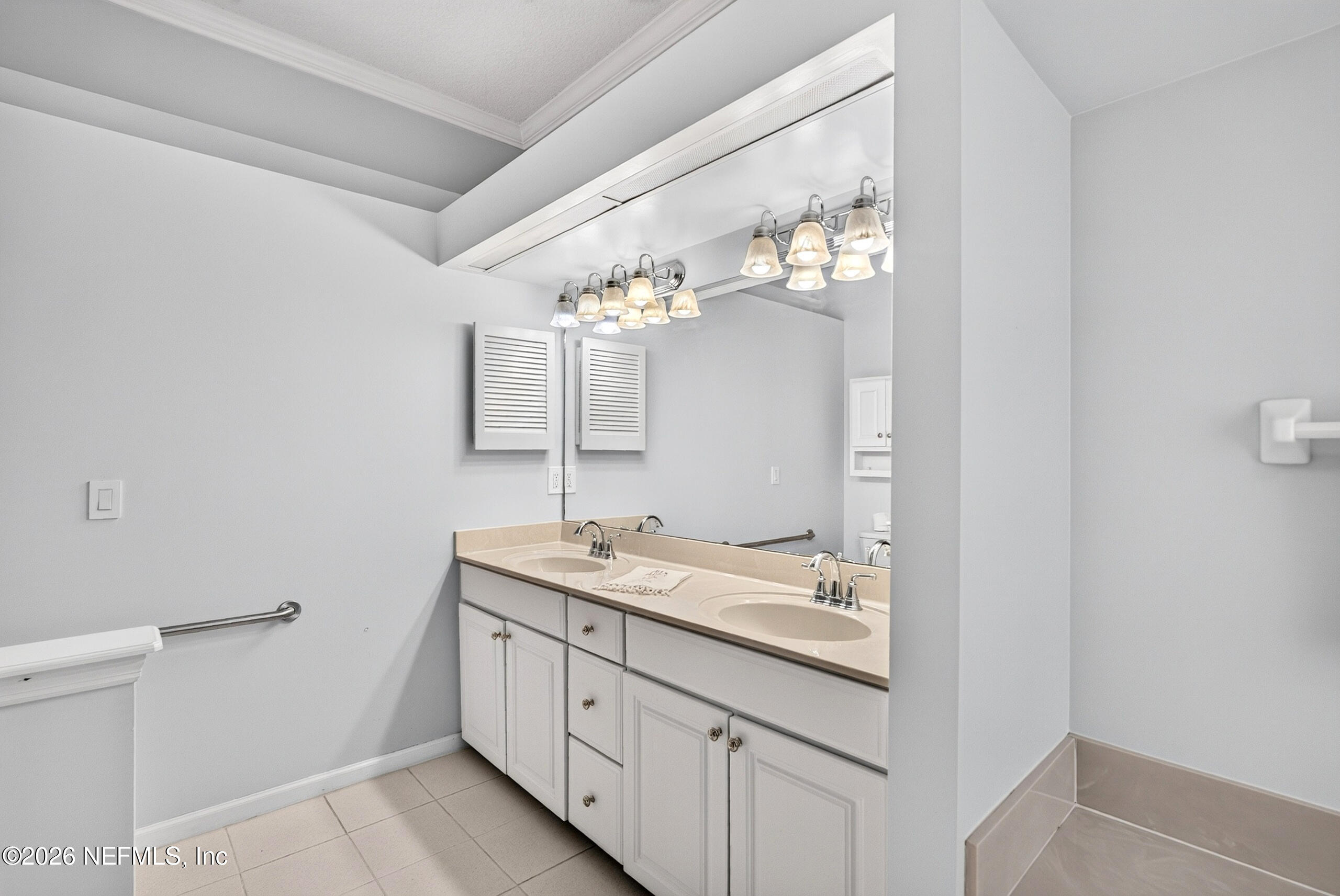 384 MAPLEWOOD Drive, St. Johns