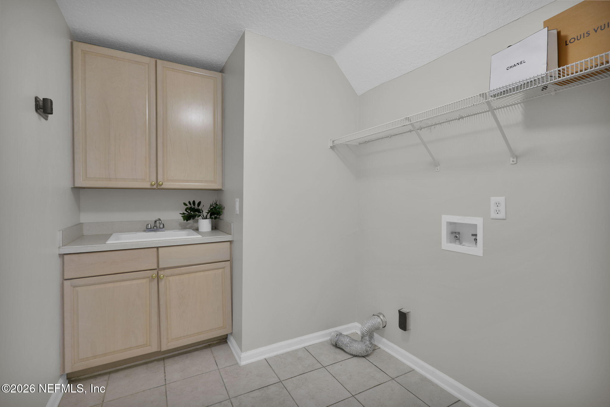 1212 LOCKSLEY Lane