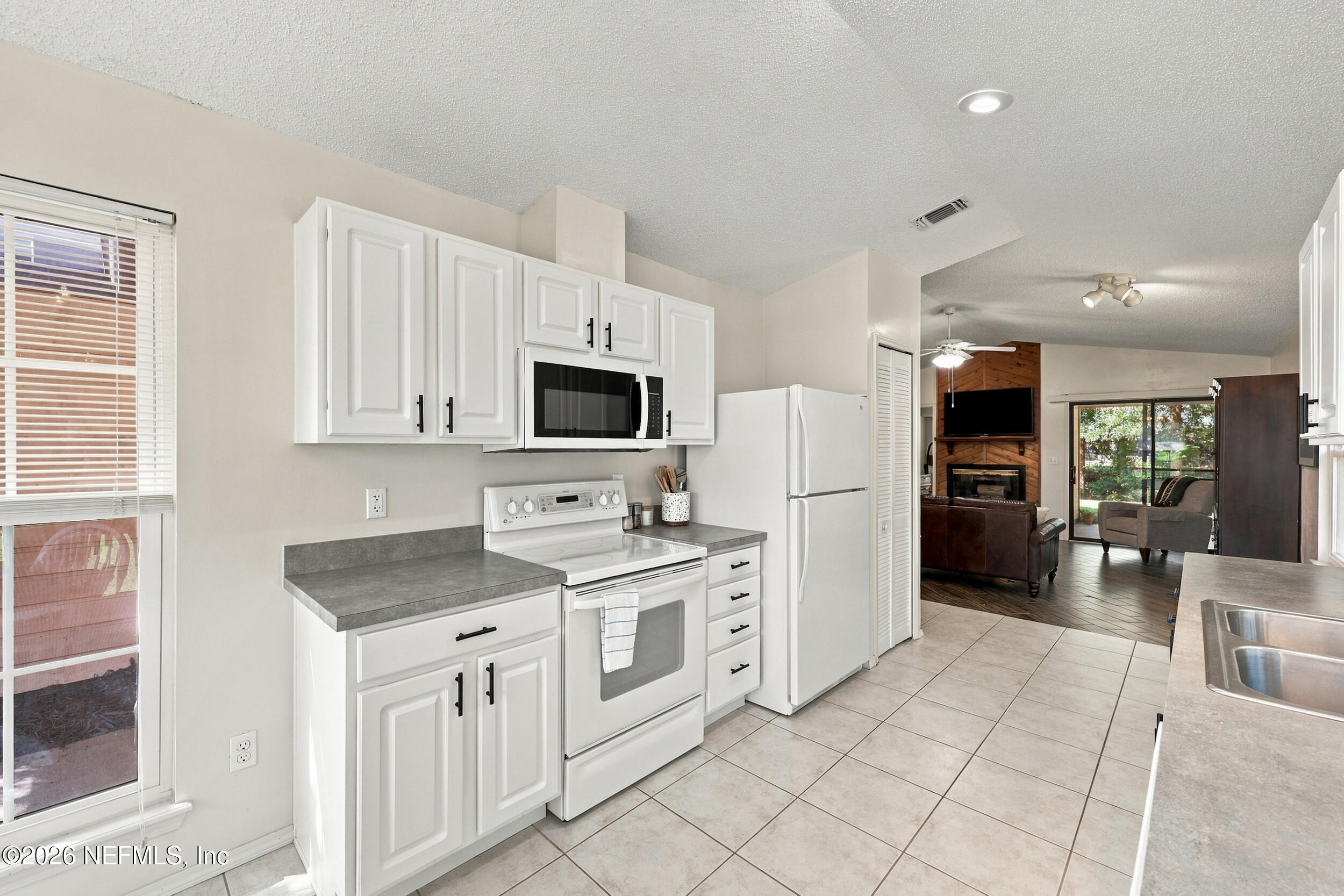 1828 KILLARN Circle