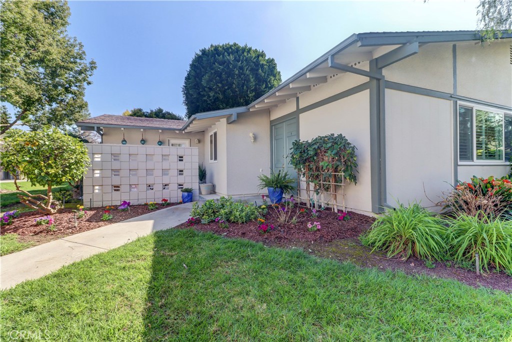 597 Avenida Majorca B