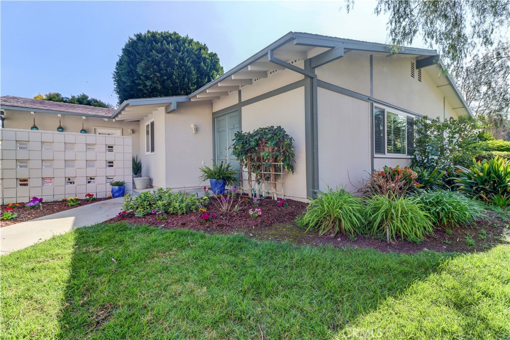 597 Avenida Majorca B