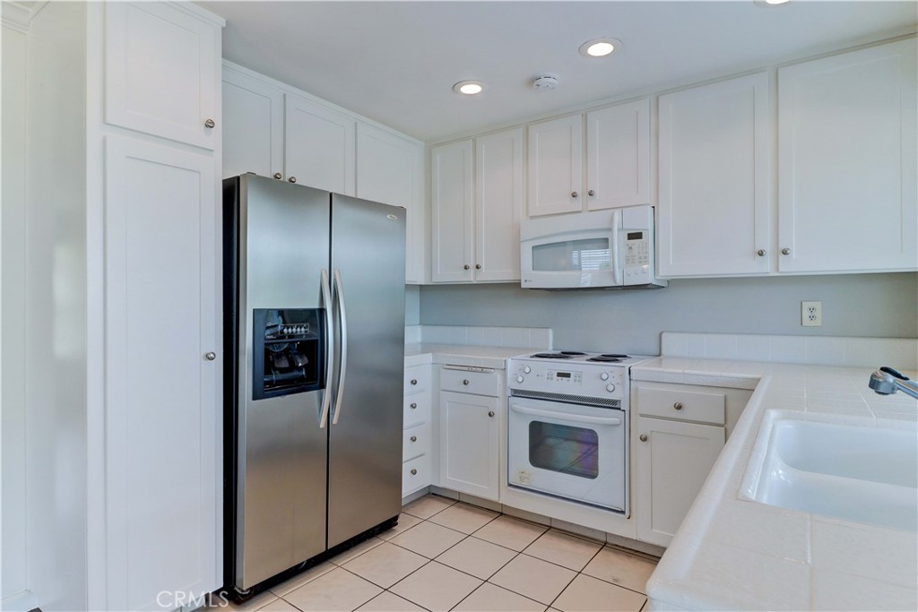 3200 Via Buena Vista C